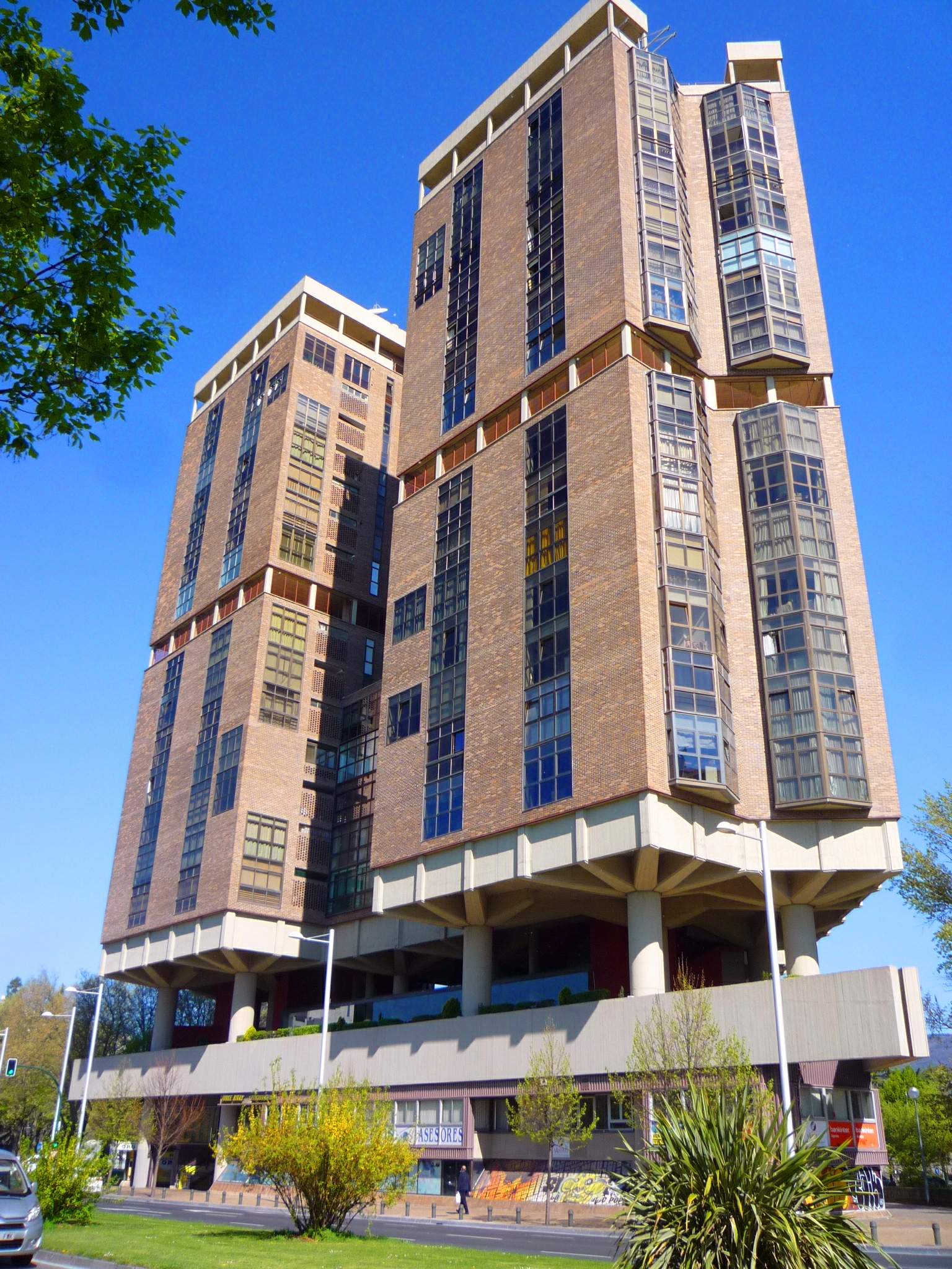 Edificio Singular — Avenida Pío XII, Pamplona